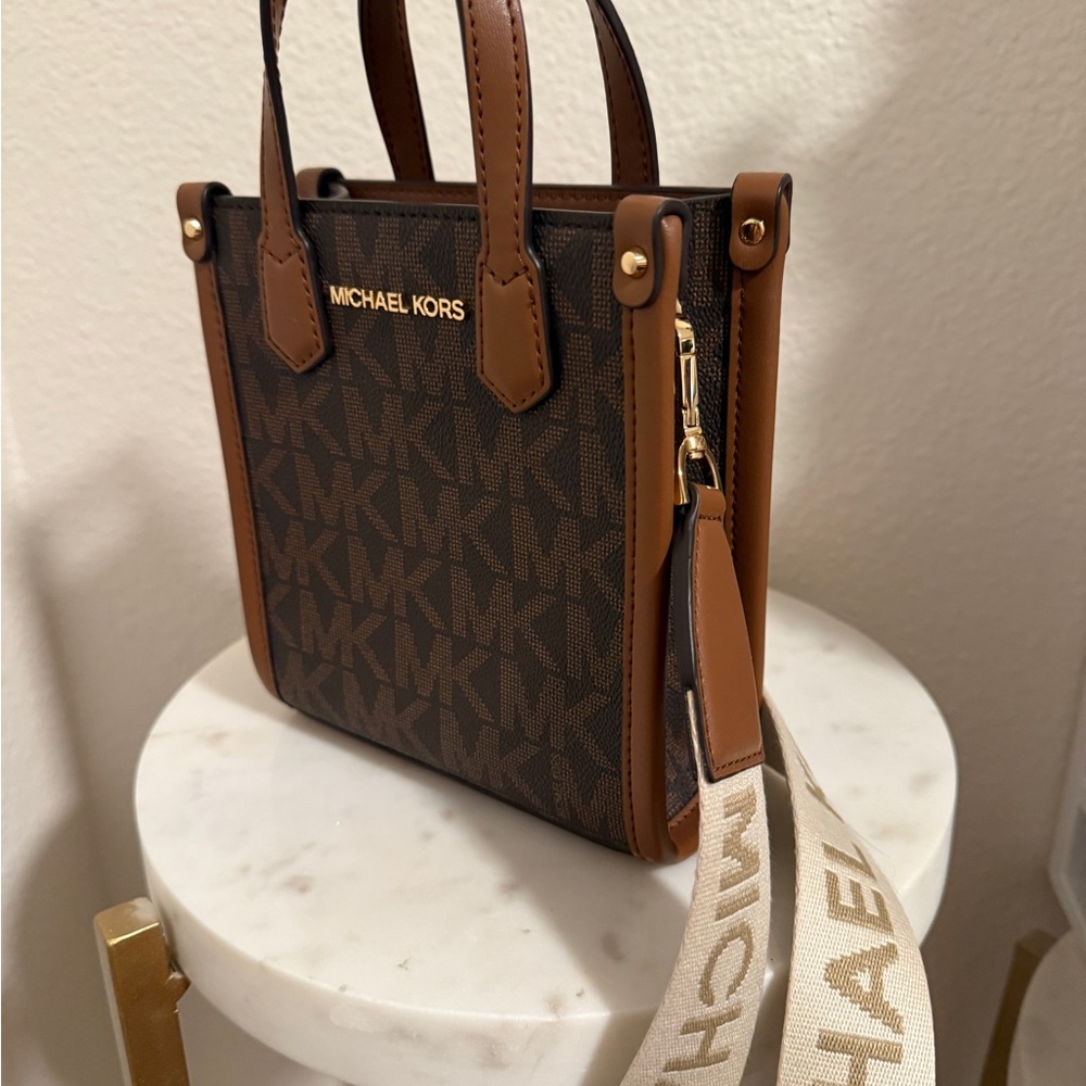 Michael Kors Extra Small Leather Crossbody/Handbag